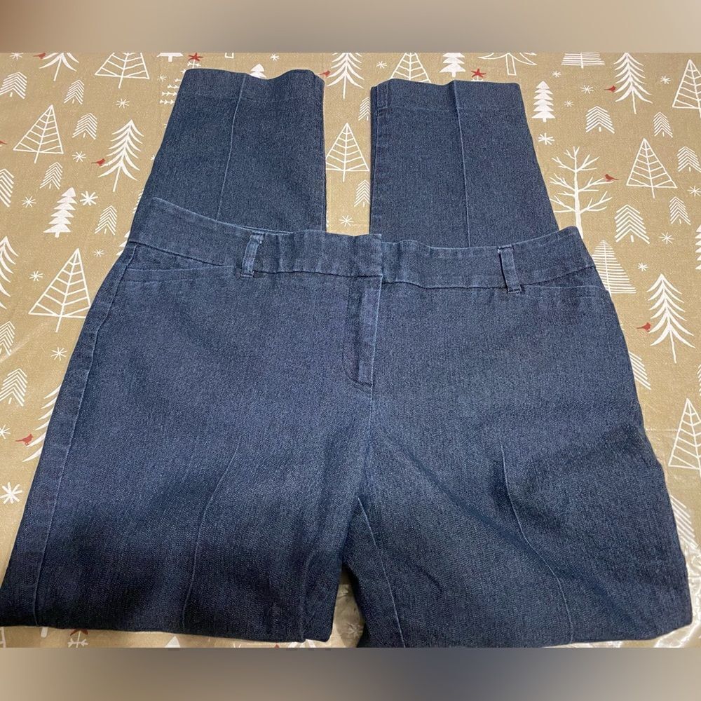 Van Heusen Women’s Stretch Jeans, size 4 REG. (J61)